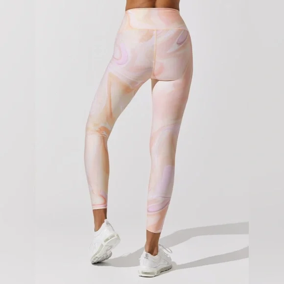 Carbon 38 Printed High Rise 7/8 Leggings in Warped Marble - Picture 3 of 10